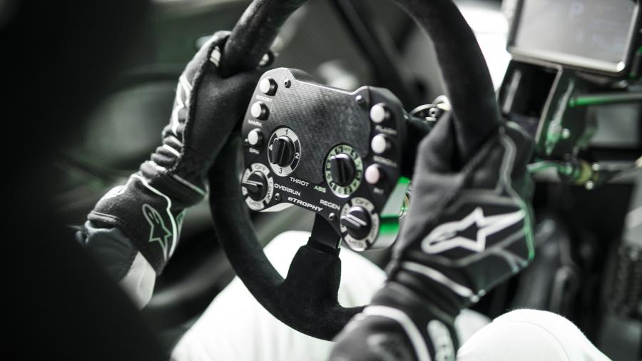 Детали интерьера Jaguar I-Pace eTrophy Viessmann Team Germany 2018 года  (фото 6 из 10)